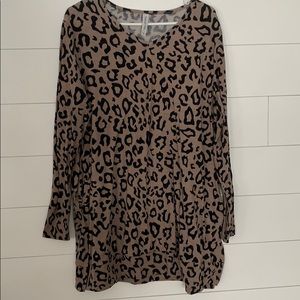 Women’s XL longer tunic top.